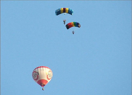 balon i spadochroniarze